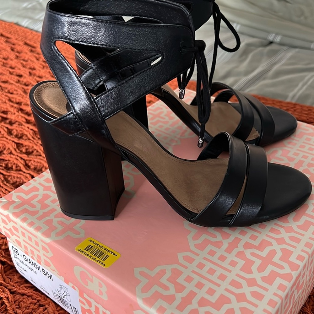 New inbox Gianni Bini sandal